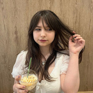 Meet your Posher, Lucy